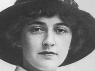 Agatha Christie (1890-1976).